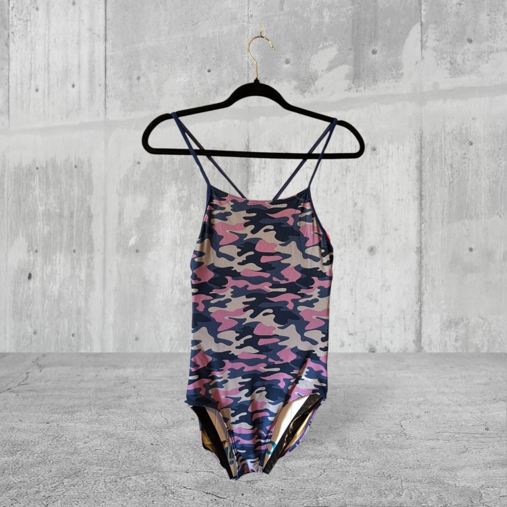 Sporty faded camouflage good used condition stretchy French cutlow back, skimpy